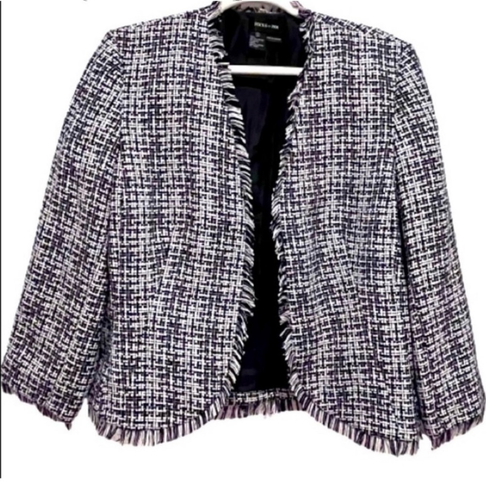 Focus 2000 Black & White Tweed Fringe
Blazer Size: 14
